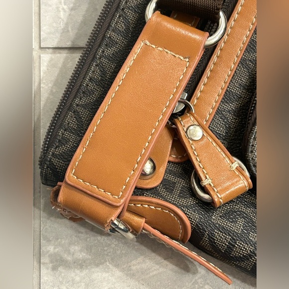 EUC Giani Bernini Block Signature Crossbody - Picture 11 of 16